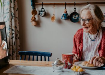 فناوری در خدمت سالمندان