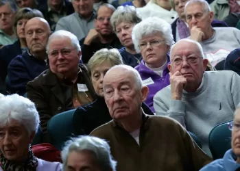 رشد جمعیت سالمندان نتیجه‌ی گذارِ جمعیتی به سمت زندگی طولانی‌تر و سالم‌تر است