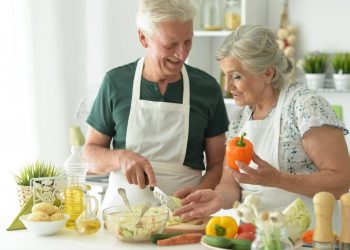 7 نکته برای تغذیه سالمندان در تابستان