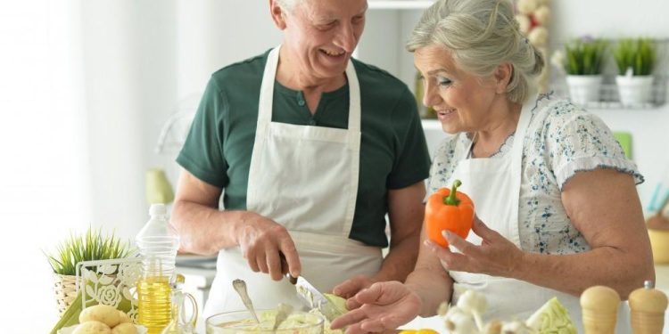 7 نکته برای تغذیه سالمندان در تابستان