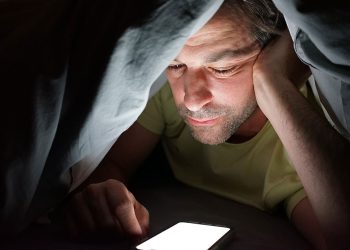 با خواندن مداوم اخبار منفی به مغز خود آسیب نرسانید