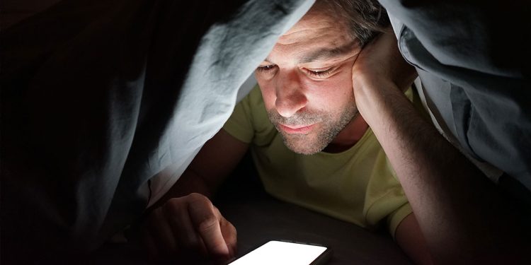 با خواندن مداوم اخبار منفی به مغز خود آسیب نرسانید