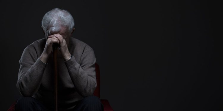 برای پیشگیری از خودکشی در سالمندان چه می‌توان کرد؟